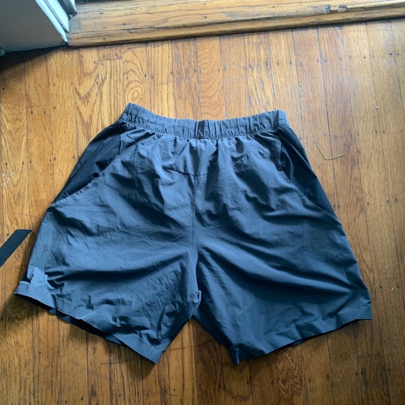 Men’s Lululemon Shorts - Picture 3 of 4